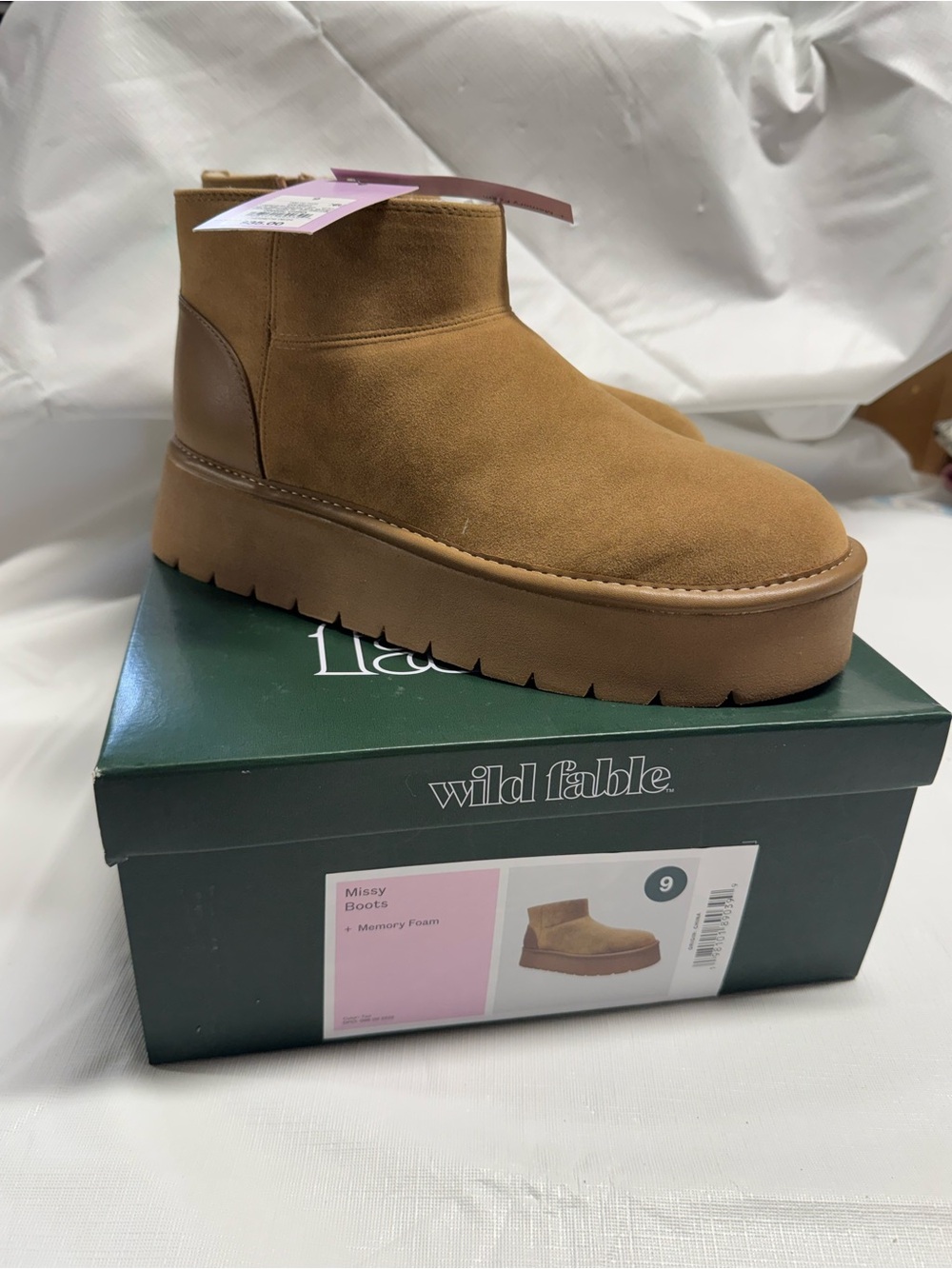 New in box wild fable size 9 chunky platform ankle boot